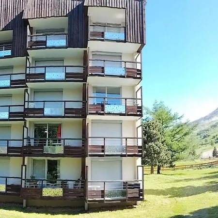 T2 Au Pied Cote Brune A 100 M Du Jandri *